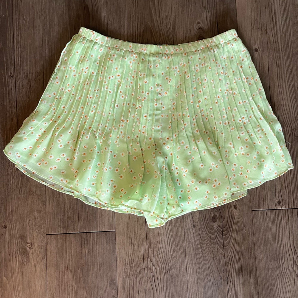 Sabo Skirt Light Green Pleated Flowy Floral Shorts size L